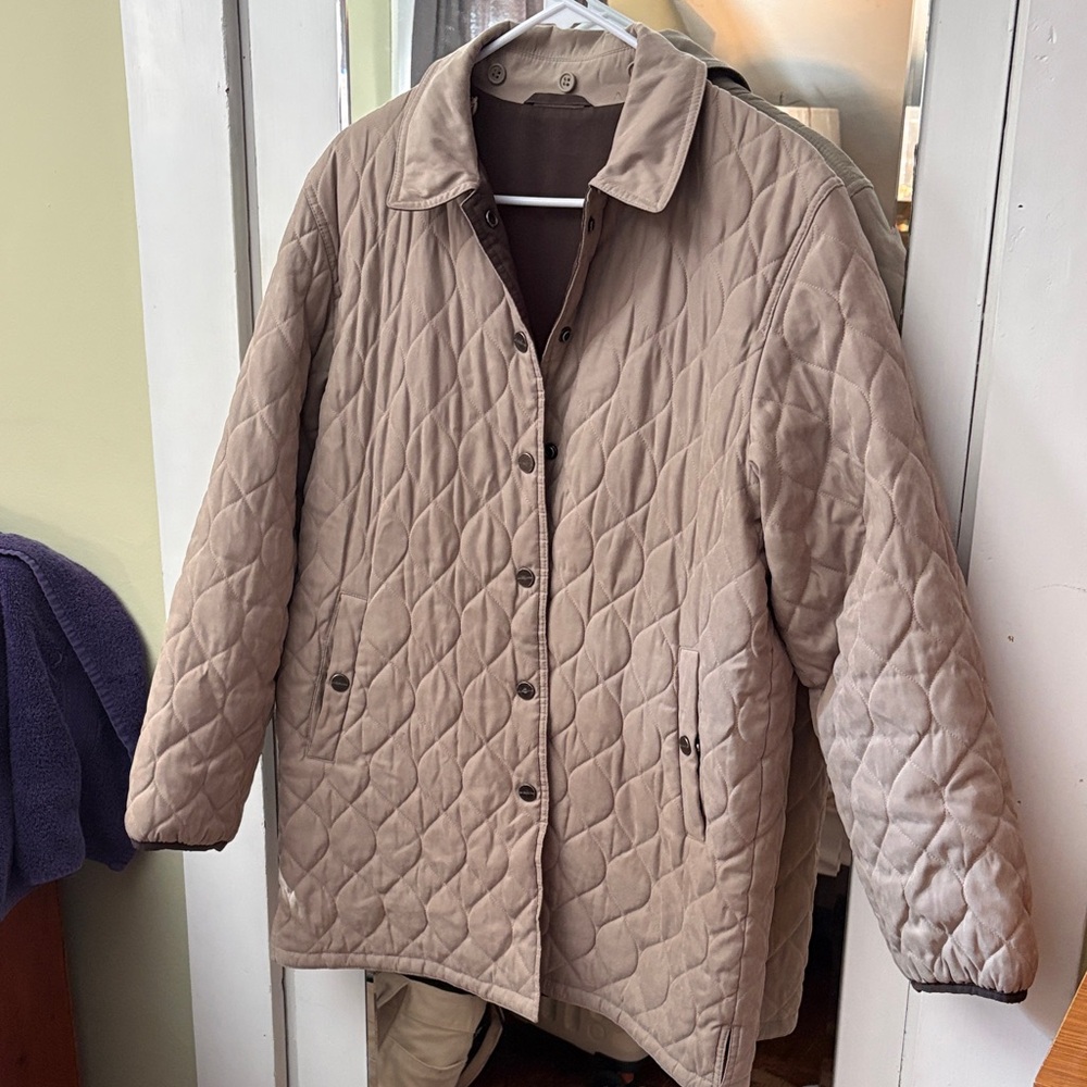 Women’s Liz Claiborne reversible Quilted Tan/brown Jacket, no hood, size medium